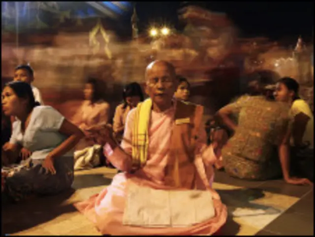 သာသနာထဲက ဆရာလေးတွေလည်း အဖမ်းအဆီးနဲ့ မလွတ်