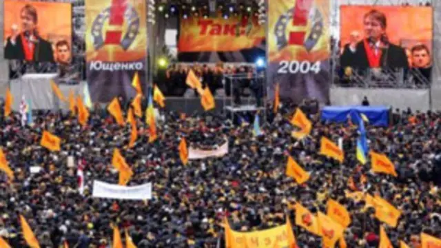 گروههایی از معترضان کنونی در اوکراین، رهبران پس از "انقلاب نارنجی" را هم به فساد متهم میکنند.
