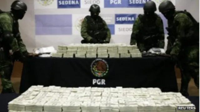 Uang sitaan tentara Meksiko