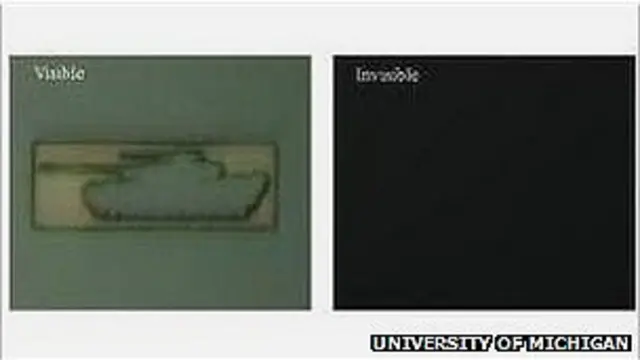 Un tanque de un lado y una lamina negra del otro