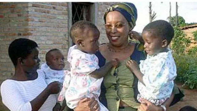 Madamu Maggy Barankitse azwi cyane mu Burundi kubera ibikorwa byita ku bana batagira kivurira