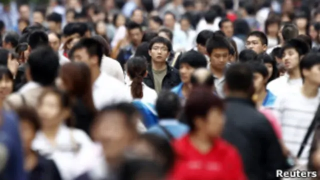 चीन की आबादी में युवाओं की संख्या घट रही है.