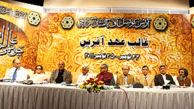 ڈاکٹر قاضی افضال حسین کا کہنا تھا کہ تنہا غالب نے اردو شاعری کی روایت کو اس طرح تبدیل کیا کہ اس کی مثال دنیا کی کسی اور زبان بھی نہیں ملتی۔