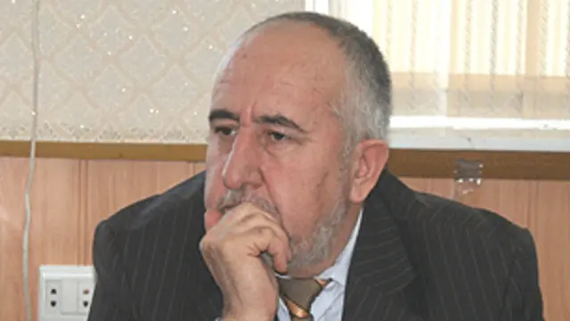 آقای عثمان انتخابات سال 1999 را فرصت مناسب از دست رفته برای ایجاد یک فضای سالم رقابت سیاسی می‌داند 