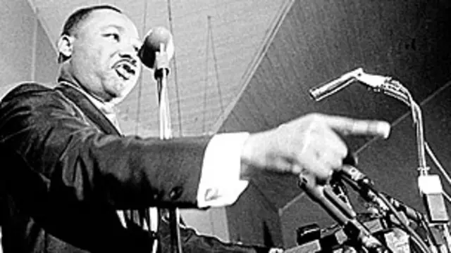 "زما يو خوب دی چې يوه ورځ د جارجيا په سرو غرونو کې د سپين پوستو بادارنو او تورپوستو غلامانو وارثان يو او بل ته د وروڼو غوندې ورغاړه وځي."