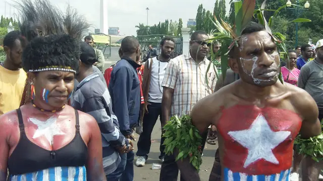 Sejumlah warga Papua menggelar unjuk rasa di Jakarta menuntut digelarnya referendum di Papua terkait masa depan provinsi itu.
