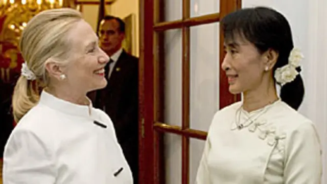 Suu Kyi dan Clinton
