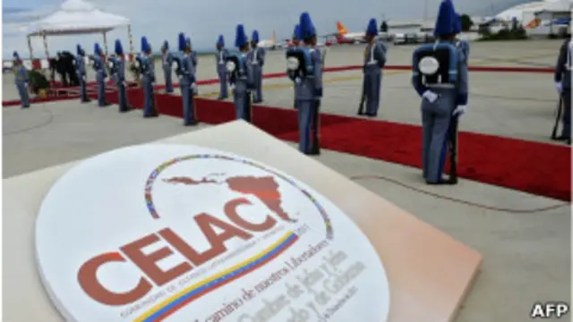 Logo do CELAC, em Caracas.