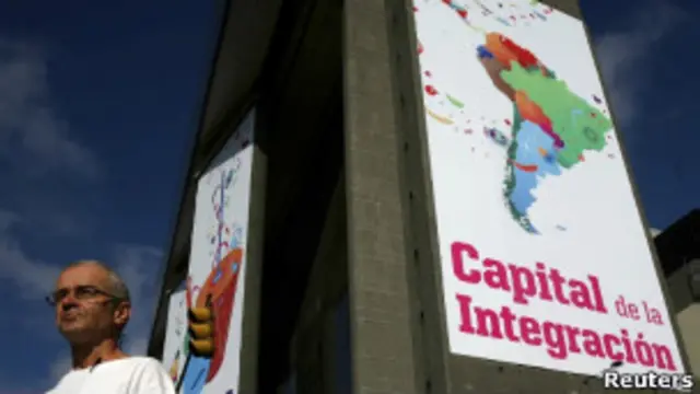 Banner do Celac em Caracas.