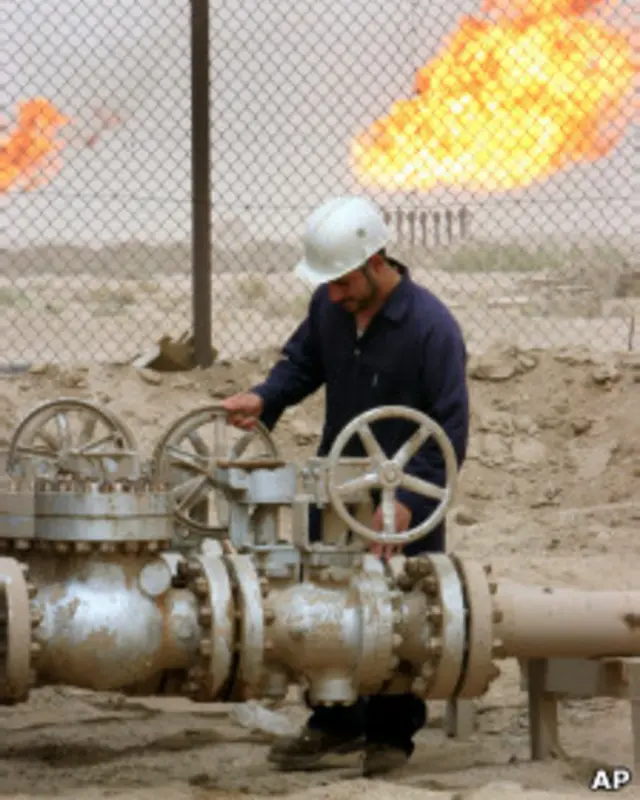 عراق با قراردادهای جدیدی که برای توسعه میدانهای نفتی خود نهایی کرده است، میتواند به ظرفیت تولید نفتی بیشتر از ایران دست یابد