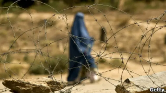 Gulnaz tuvo una hija en la cárcel como consecuencia de la violación.