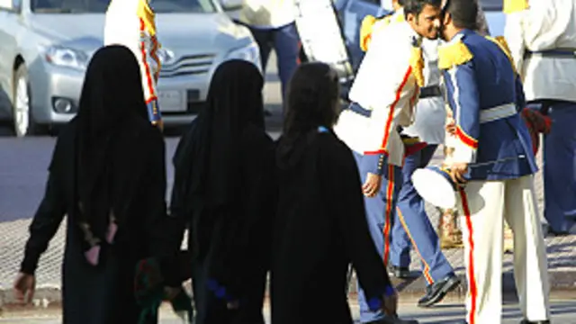 महिलाधिकार कार्यकर्ता रिपोर्ट को पागलपन बताती हैं. 