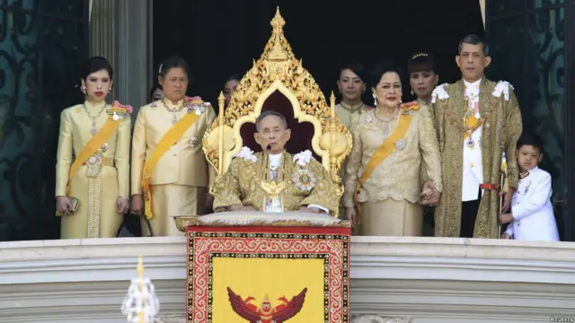Raja Bhumibol Adulyadej beserta keluarga