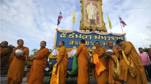 Biksu Budha ikut meramaikan