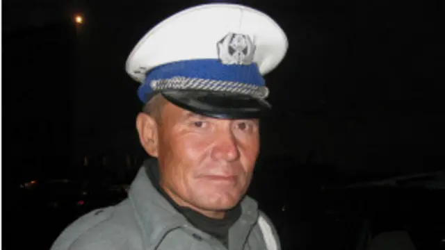 پلیس ترافیک کابل می گوید شماری از رانندگان ماشین های شیشه دودی به مقررات راهنمای رانندگی بی اعتنا هستند