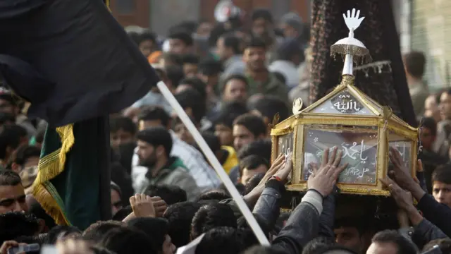 سرینگر میں جلوس 