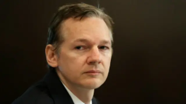 जूलियन असांज