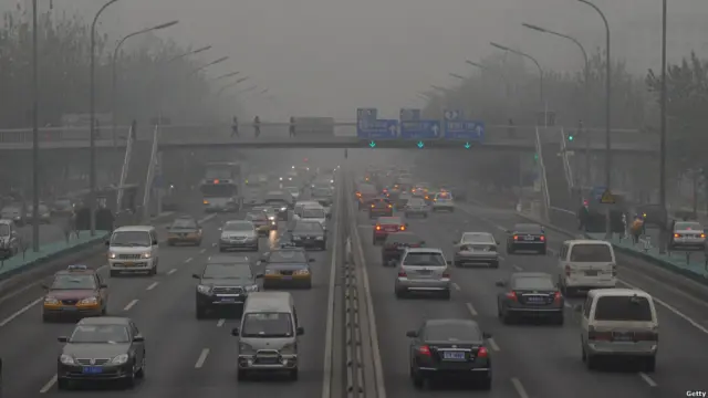 北京二環路上的車流