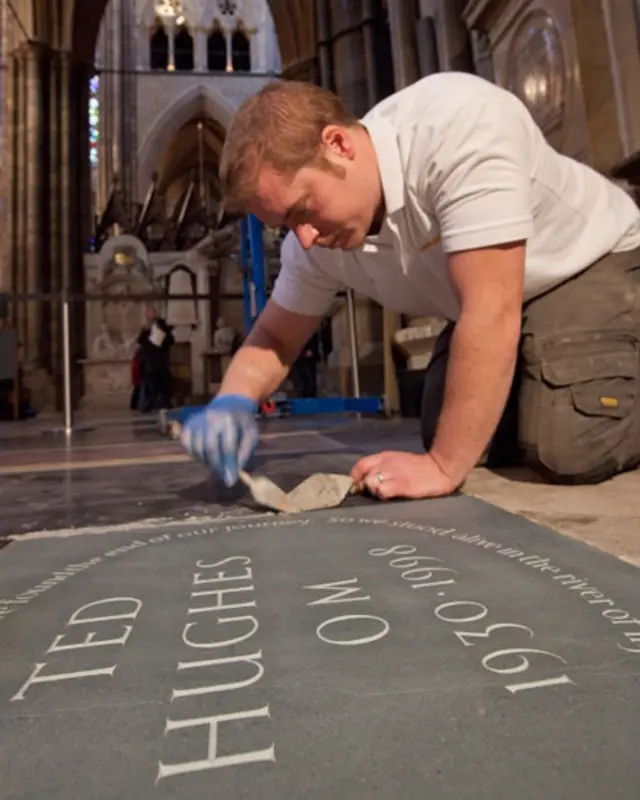 جفری چاوسر، آلفرد تنیسون و تامس هاردی از جمله شعرایی اند که در کلیسای وست مینیستر آرمیده اند.