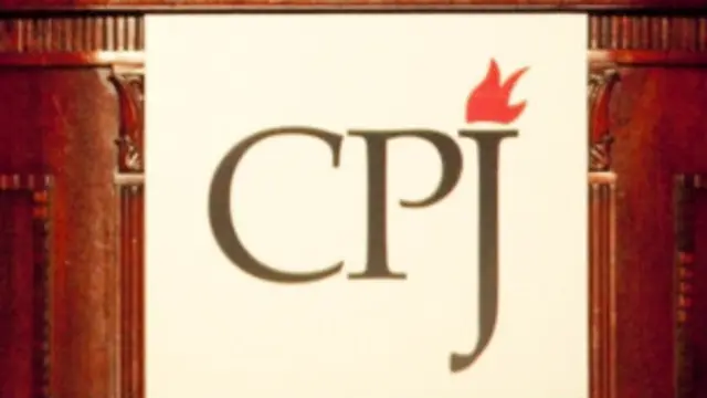 Dickni uning bogziga soldi