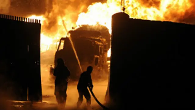 پاکستان میں نیٹو سپلائی کے آئل ٹینکرز اور کنٹینرز پر حملوں کے درجنوں واقعات پیش آ چکے ہیں