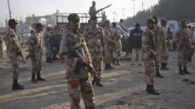 د امنیتي ځواکونو له لوري د چاڼیزو عملیاتو له پیل راهیسې کراچۍ ښار کې پر امنیتي ځواکونو د بریدونو پېښو هم زور اخیستی.