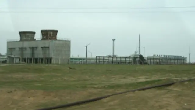 تنه تصفیه خانه گاز در شمال افغانستان که حدود سی سال قبل ساخته شده است