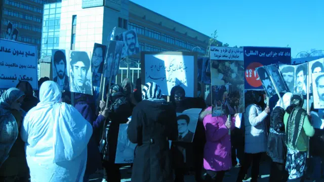 په کابل کې د تېرې لس کلنې جګړې د قربانیانو خپلوانو د انتقالي عدالت غوښتنه وکړه.