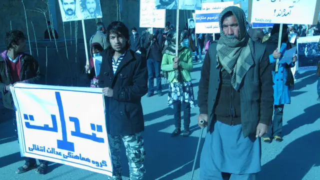 دغو سلګونه لاریون کوونکو له نړیوالو قوانینو سره سم د جنګي مجرمینو د محاکمه کېدو غوښتنه کوله.