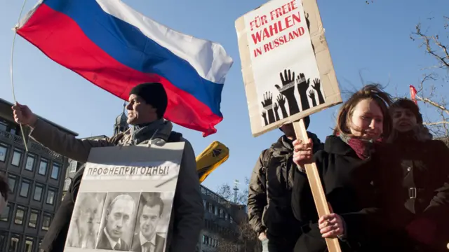 В демонстрации в Кельне приняли участие около 80 человек, всё с тем же лозунгом – "За честные выборы в России" (фото – Петр Прайс)