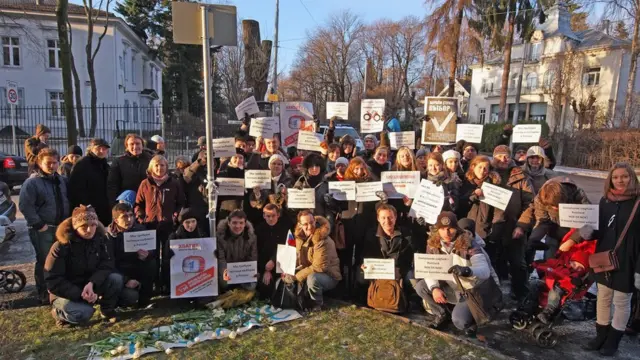 На митинг у российского посольства в Осло собралось более 60 человек (фото – Игорь Колесников)