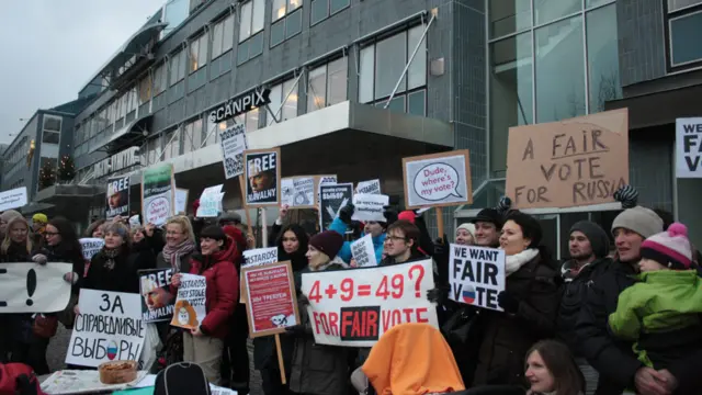 На акцию протеста в Стокгольме многие пришли с детьми (фото – Марко Суарес)