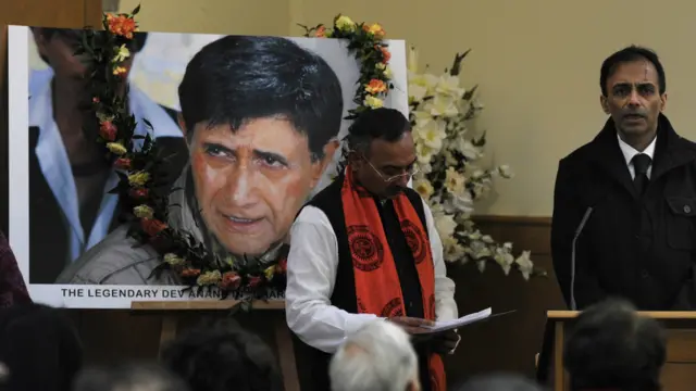 देव साहब की याद में विशेष प्रार्थना सभा भी आयोजित की गई. तस्वीर-एएफ़पी