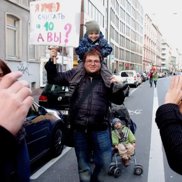 Участник акции во Франкфурте 