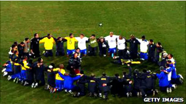 En la Copa Confederaciones en 2009, los futbolistas brasileños formaron una ronda y rezaron, lo que motivó una advertencia de la FIFA.