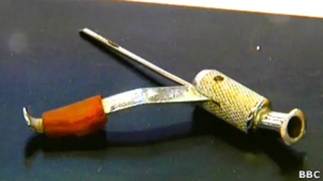 Шприц, которым Эйхману был сделан усыпляющий укол