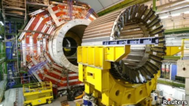 تجربے کے دوران پروٹونز نے ایک سیکنڈ میں 27 کلومیٹر لمبی سرنگ کے گیارہ ہزار سے بھی زیادہ چکر كاٹے