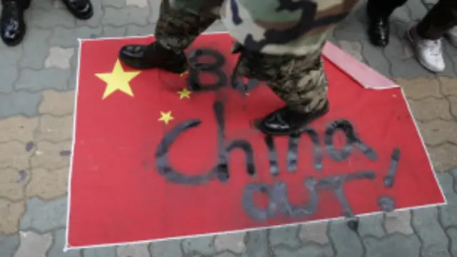 Người biểu tình Hàn Quốc dẫm đạp cờ Trung Quốc