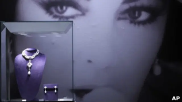 Колье с жемчужиной, проданное за 11 млн долларов