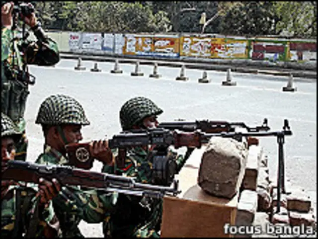 পিলখানা ঘিরে সেনা মোতায়েন