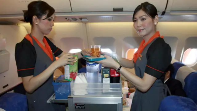 Dari kanan, Nathatai Sukkaset dan Phuntakarn Sringern