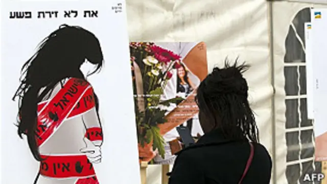 Des affiches contre les violences faites aux femmes