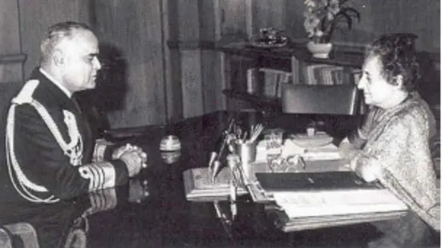 इंदिरा गाँधी से मुलाकात करते हुए एडमिरल नंदा