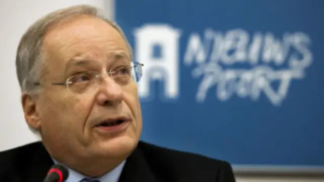 رئيس اللجنة