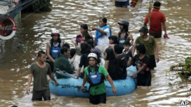 Korban banjir mengungsi