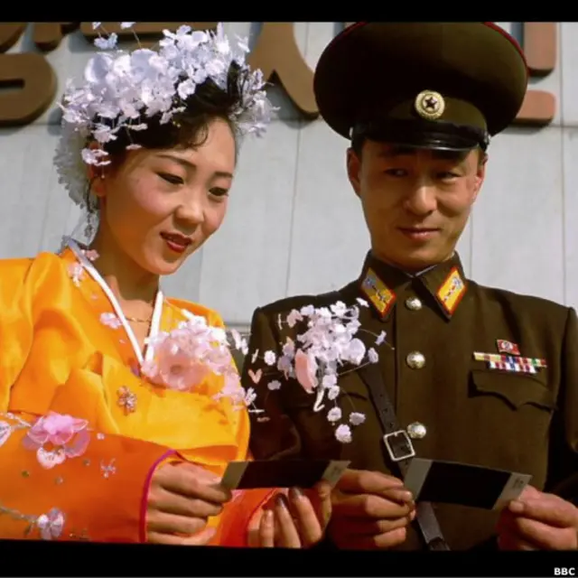 Đám cưới cô dâu và chú rể bộ đội Bắc Triều Tiên. 