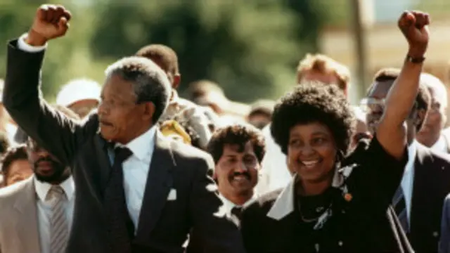 ونی منڈیلا چالیس سال تک نیلسن منڈیلا کی شریکِ سفر رہیں 