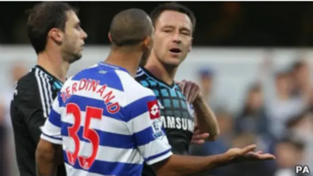 El jugador inglés John Terry fue acusado de haber proferido insultos racistas contra Anton Ferdinand del Queen''s Park. 