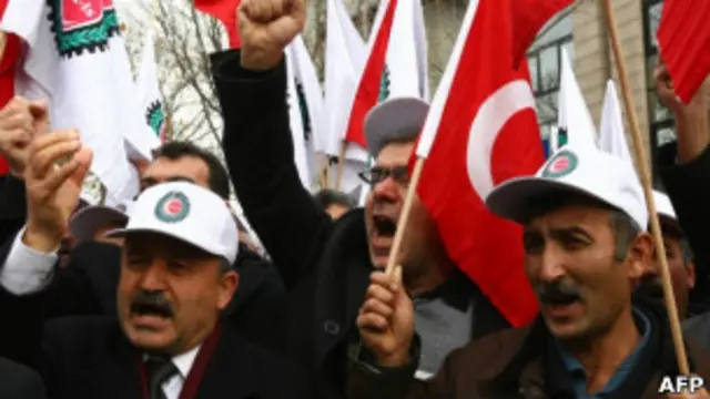 Акция протеста у посольства Франции в Анкаре