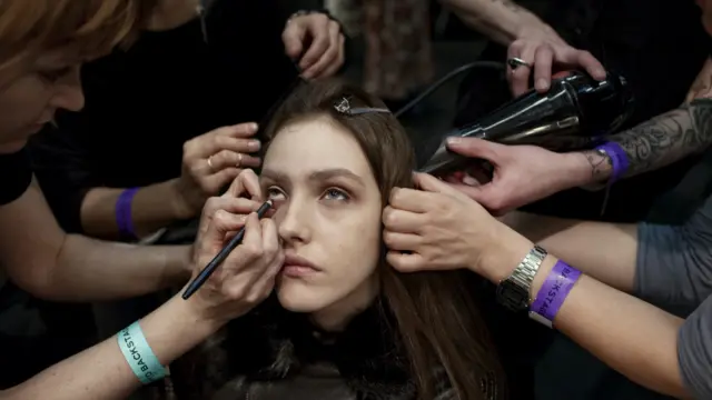 دنیا بھر میں ہو رہے’ كیٹ واك میں شامل ہونے والے خوبصورت چہرے‘ کے عنونان والی اس تصویر کو مقابلے میں حوصلہ افزائی کا انعام دیا گیا ہے. يونیسف کے مطابق مقابلے کا مقصد پوری دنیا کے بچوں اور ان کی حالات کو پیش کرنا تھا۔ 